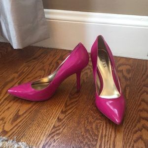 Guess fuchsia pumps